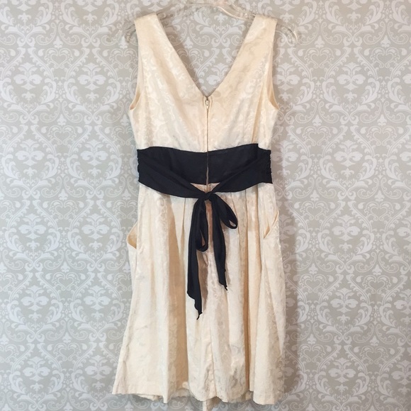 {Corey P.}Size 10 Cream Jacquard Dress - Picture 3 of 6